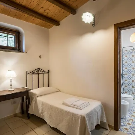 Villa Zottopera - Country Resort Alloggio per agriturismo Chiaramonte Gulfi